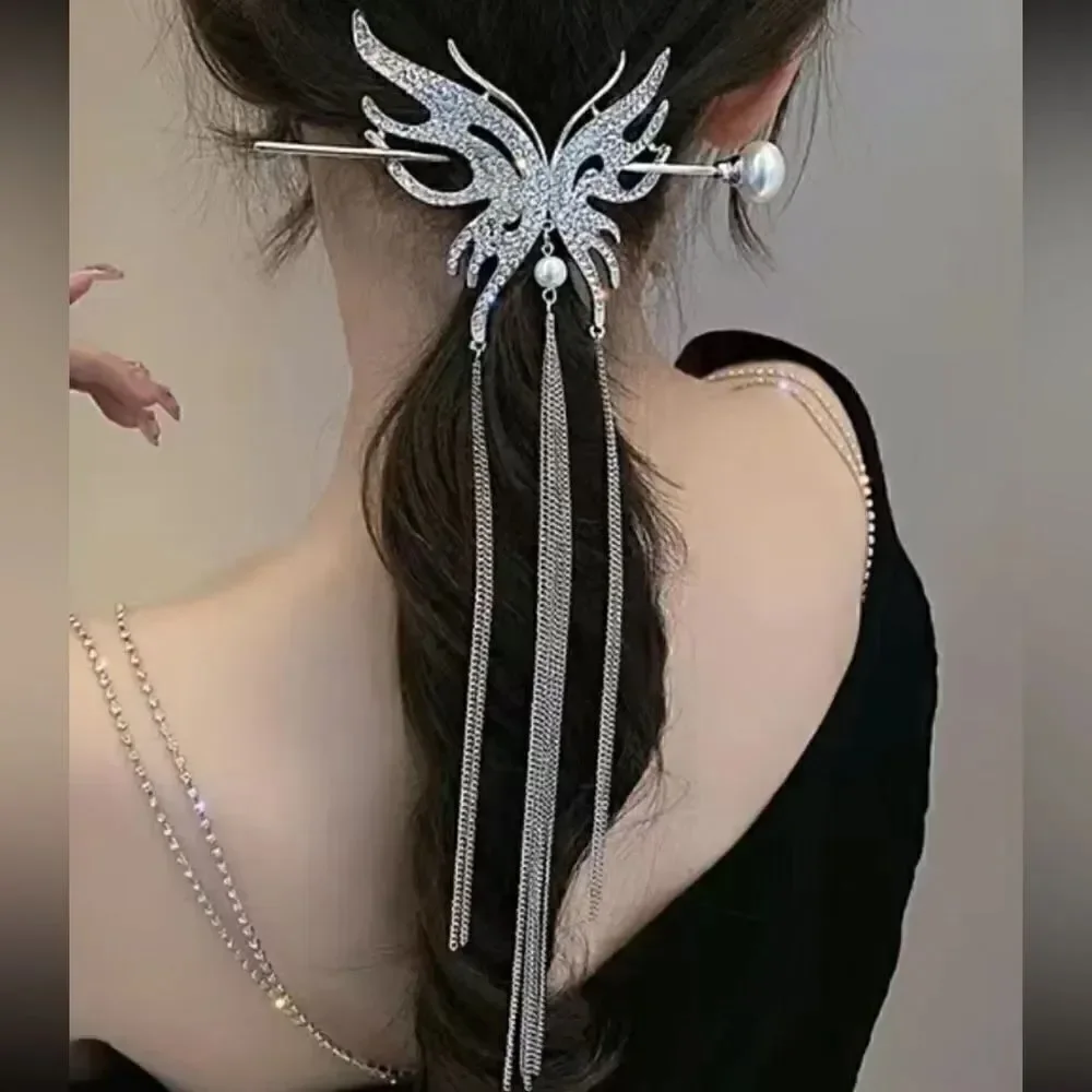 Gold alloy sparkle, tassel butterfly hair clip. Measurements in pictures.